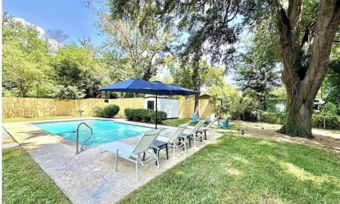 Ocala House | The Poolside Paradise Retreat