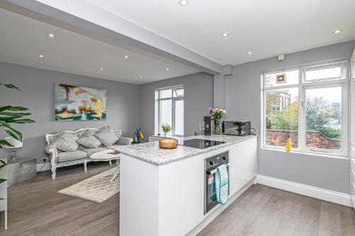 Chester Apartment | The POPULAR Chester Racecourse Apartments, Sleeps 4, FREE Parking