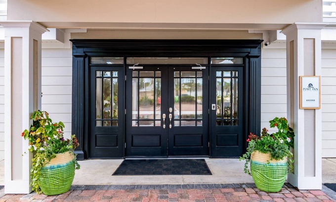 Port St. Joe Hotel | The Port Inn and Cottages, an Ascend Collection Hotel