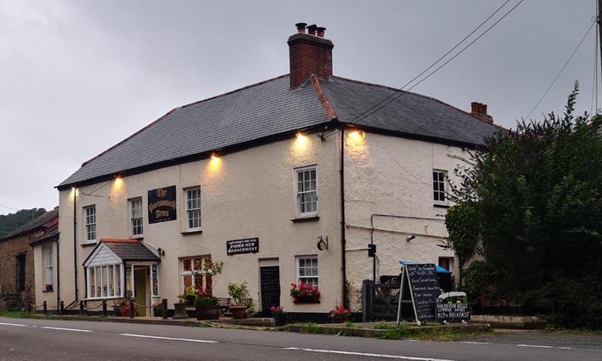 Burrington Hotel | The Portsmouth Arms Hotel