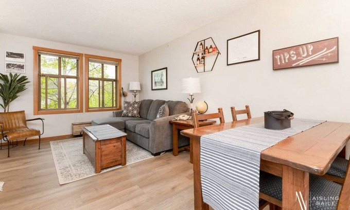 East Kootenay Condo | The Powder Nook | Hot Pools | Mile 1 Express Chair
