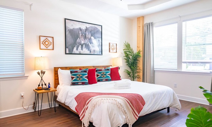 Gainesville House | The Prairie Suite. Newly Built, Upscale, Central