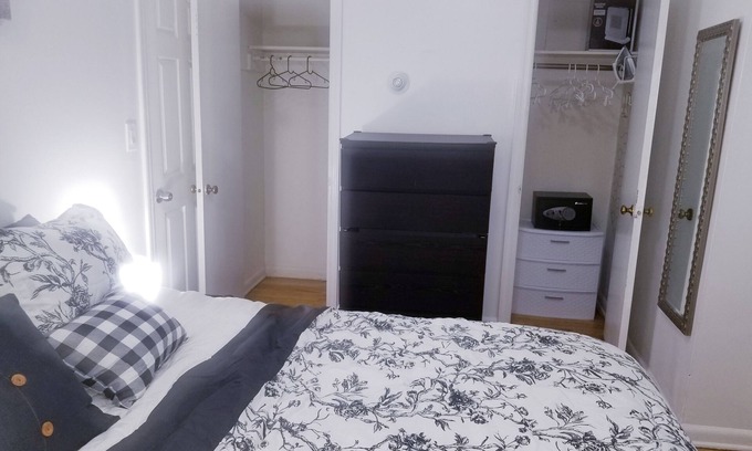 Linden House | THE PROPERTY IS LOCATED IN A QUIET AREA, NEAR TO NEWARK AIRPORT & FEW MALLS.