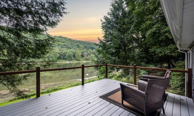 Turkey City House | The Propless Retreat-Peaceful Riverfront Getaway-Hiking, Rails to Trails, Kayak