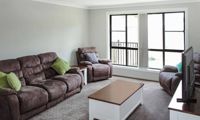 North Tamworth Apartment | The 'Quintet' - Comfort & value