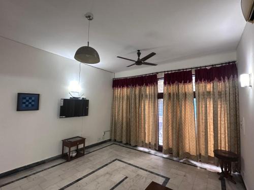 Saket Apartment | The Raveesh Apartment J42