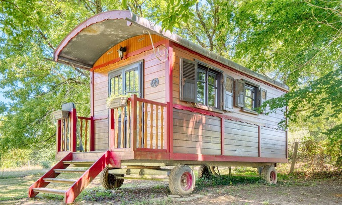Monsac House | The Red Caravan - Unique Stay in a Caravan - Unusual Accommodation in the Heart of the Dordogne