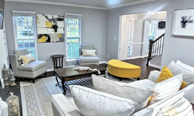 Roswell House | The Red Magnolia, Refreshing, Cozy, Game Room, Historic Roswell!