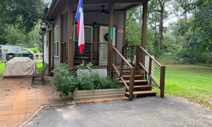 Conroe Cottage | The Refuge @ Vanderosa
