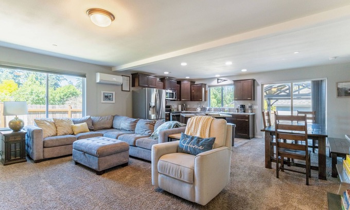 Olympia House | The Relax-INN' Heron