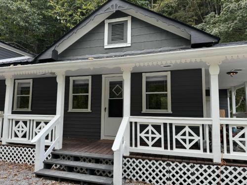 Seneca Rocks House | The Renovated Farmhouse at Seneca Rocks
