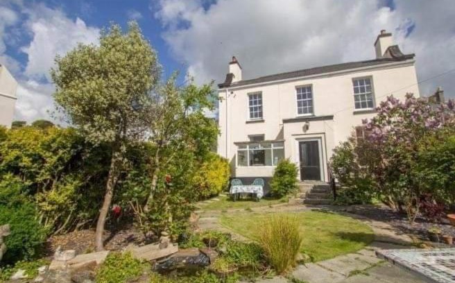 Tavistock House | The Retreat 2 large double rooms and 1 private bathroom