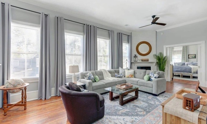 Hitch Village - Fred Wessels Homes Apartment | The Retreat on Broad @ Trustees' Garden