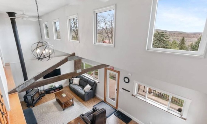 Loveland House | The Ridgeside Retreat: A quiet mountain home. The perfect base camp for RMNP!