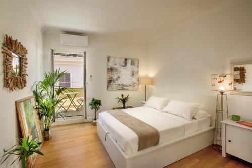 Rione III Colonna Apartment | The right place 4U Mario de Fiori Apartment