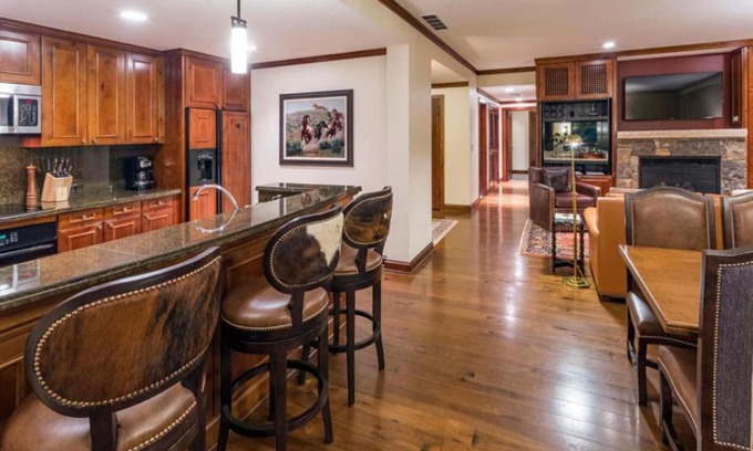 Aspen House | The Ritz-Carlton Club, 3 Bedroom Residence 8202, Ski-in & Ski-out Resort in Aspen Highlands