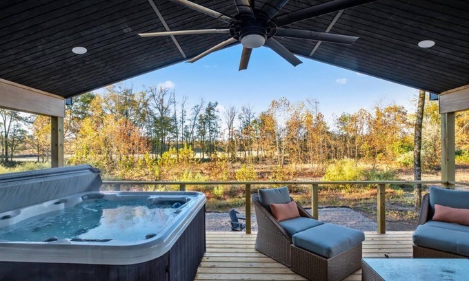 Hot Springs Cabin | The River Place (Hot Tub, Modern, Views, Honeymoon)