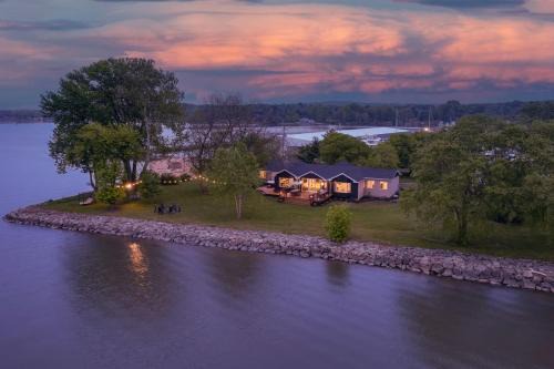 North East House | The Riverside Oasis waterfront with hot tub