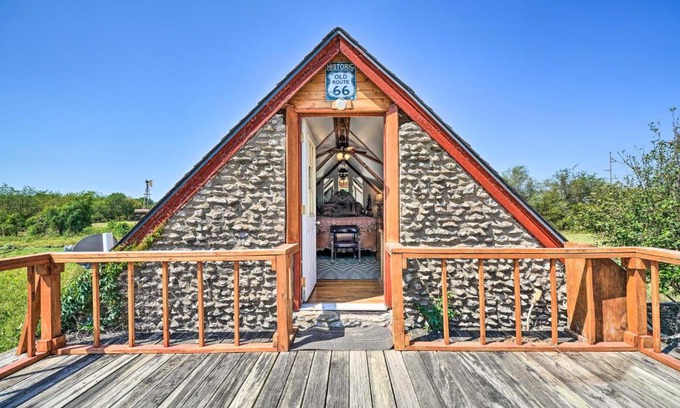 Tower Heights House | The Rockhouse Cottage with Deck on Tulsa Farm!