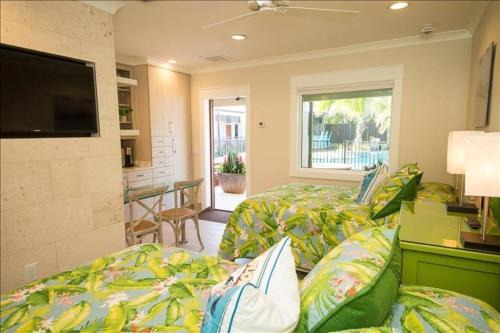 Anna Maria Resort | The Rod and Reel Resort Suite 7