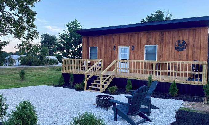 Logan Cabin | The Roost Hocking Hills Tiny Home - Pet Friendly!