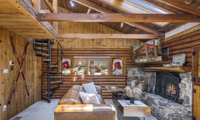 Idyllwild Cabin | The Rose Cabin with a spa