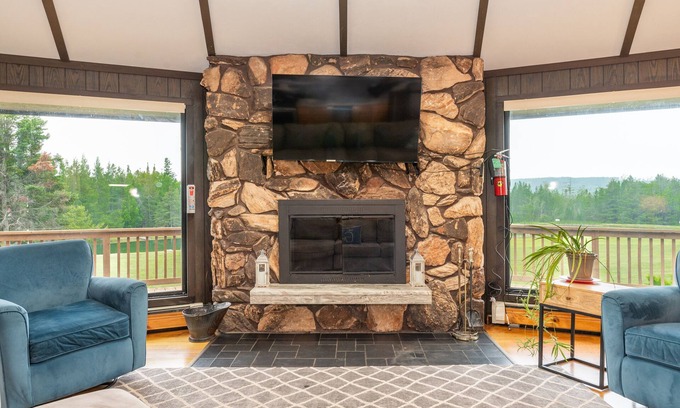 Boyne Falls House | The ROUNDHOUSE -Petoskey MI Close to Boyne Mountain!,Boyne City,Petoskey.