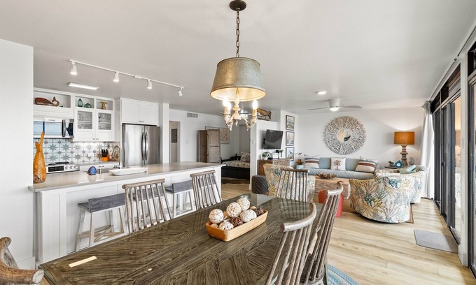 Rockport House | The Royal Reef - Laguna Reef 405: Spacious 2BR Bayfront Condo
