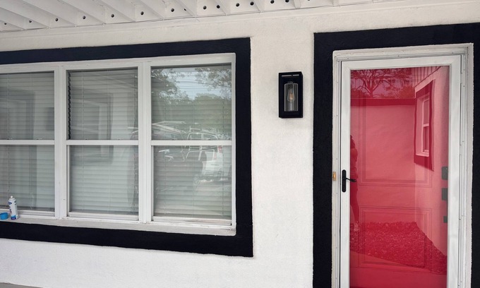 Jacksonville House | The Royal Retreat – Peaceful 3BR Getaway Just minutes from downtown Jacksonville