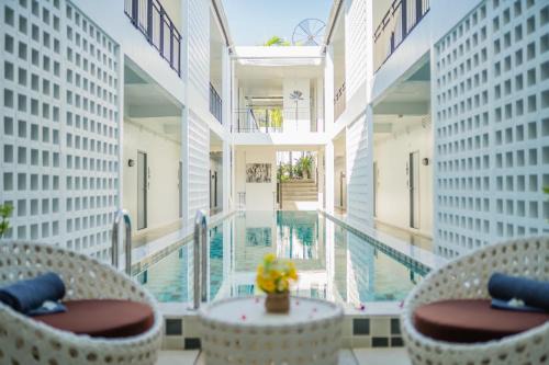 Thep Kasattri Hotel | The Rubber Hotel Phuket