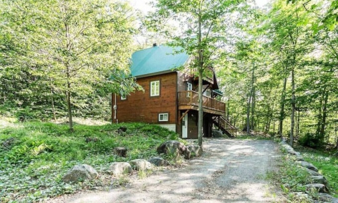 Les Pays-d'en-Haut Regional County Municipality Cabin | The Rustic - Nature retreat with Private SPA