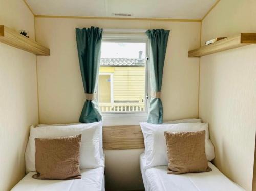 Towyn House | The salsa golden gate towyn