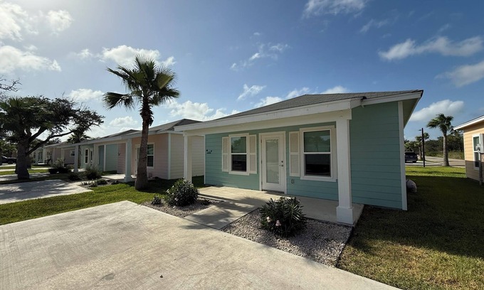 Fulton Cottage | The Salty Breeze Cottage at The Oasis