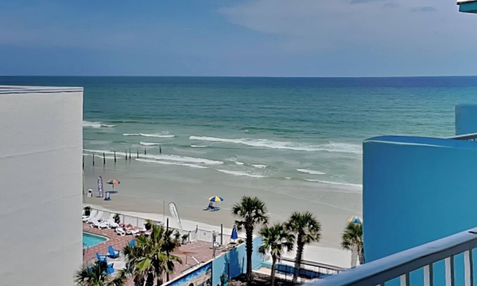 Daytona Beach Condo | The Salty Fountain | Beachfront Condo with Balconies, Resort Pool + Hot Tub