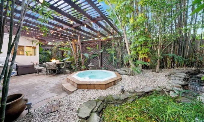 Costa Mesa House | The Sanctuary: Stunning 4B Getaway+ Backyard Oasis