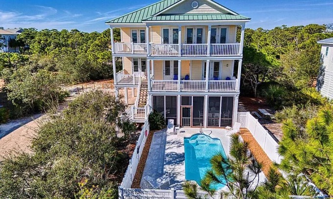 Treasure Beach Village House | The Sand Bar 🐶Friendly, Beach Views, Private Pool & HotTub, SGI Gated Community