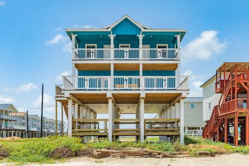 Surfside Beach House | The Sandcastle - Beachfront Home - Family Friendly
