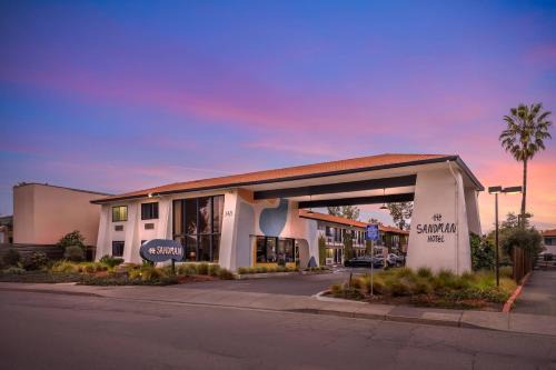 Santa Rosa Hotel | The Sandman Santa Rosa Sonoma, an Ascend Collection Hotel