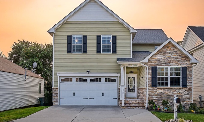 East Ocean View House | The Sandy Shoal-Beach House-Walking distance to beach