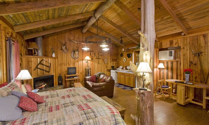 Hot Springs Cabin | The Sawmill Suite at Panther Valley Ranch