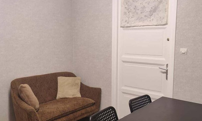 Tours City Centre Apartment | The schoolyard in Tours