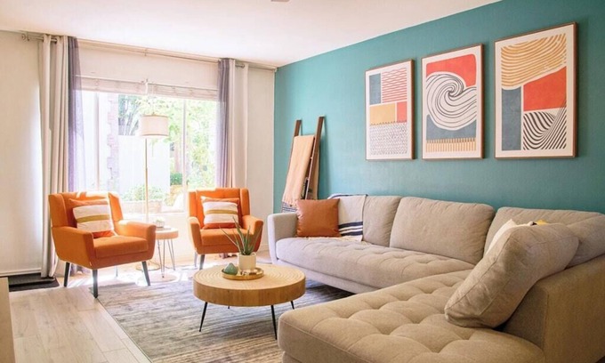 Fashion Square House | The Scott Getaway - Walkable to Old Town, remodeled space, heated pool!