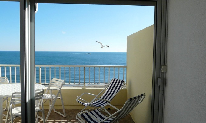 Le Grau-dʼAgde Apartment | The sea at your feet, under your window