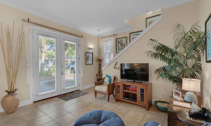 Miramar Beach Cottage | The Sea Breeze Cottage! - FREE Beach Serv. In Season Mar - Oct!
