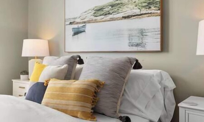 Ventura House | The Sea Breeze Suite at Twin Palms