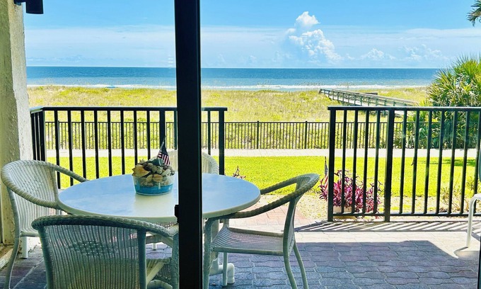 Ocean Cay Apartment | The Seahorse, a beach paradise with swimming pool!