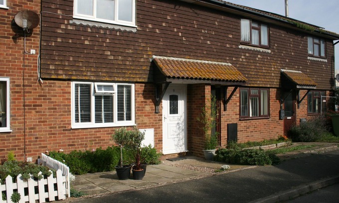 Camber House | THE SEASIDE HOUSE – Five minutes away from the stunning Camber Sands.