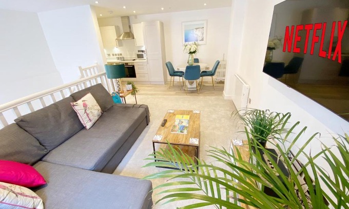 Bournemouth Apartment | The Seaside Maisonette. Free Parking/Close To Town