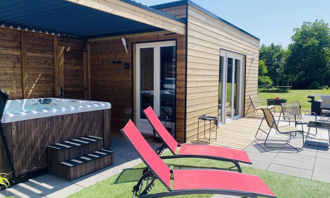 Urimenil Apartment | The secret of the garden with private Jacuzzi and private terrace, calm and nature.