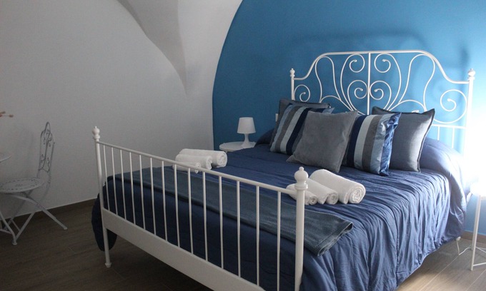 Capurso House | The Secrets of the Well Vintage Room